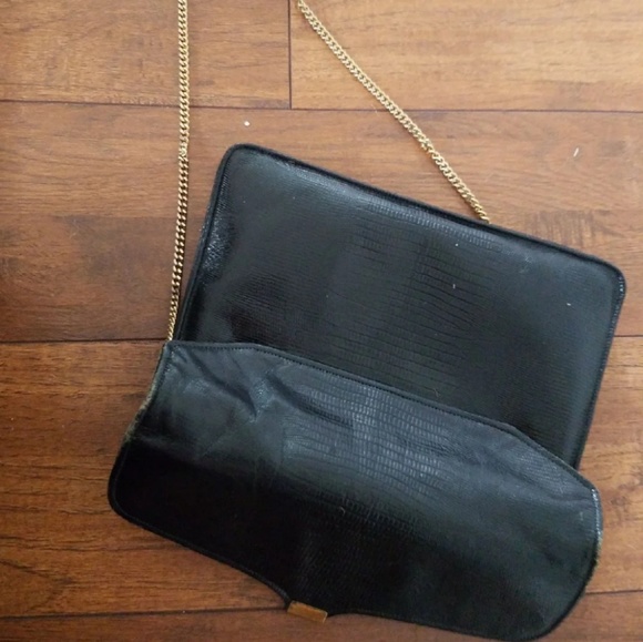 Vintage Black Embossed Leather shoulder bag - Picture 3 of 4